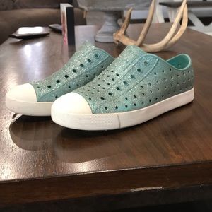 Native girls shoes size 3 teal glitter